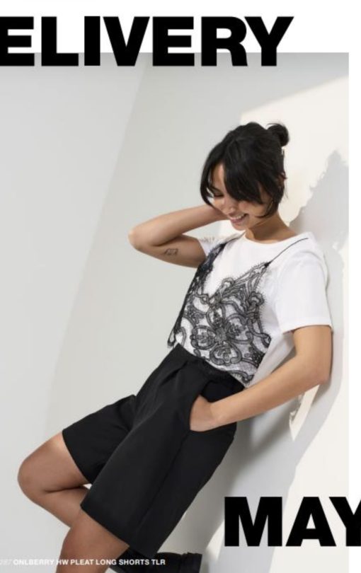 T-shirt con applicazione in pizzo Only