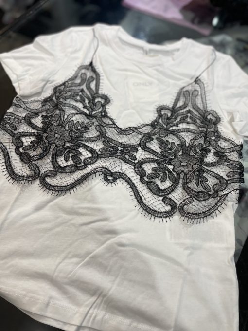 T-shirt con applicazione in pizzo Only - immagine 2